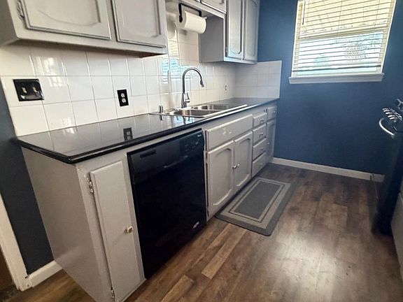 4th image of 313 Lenore St