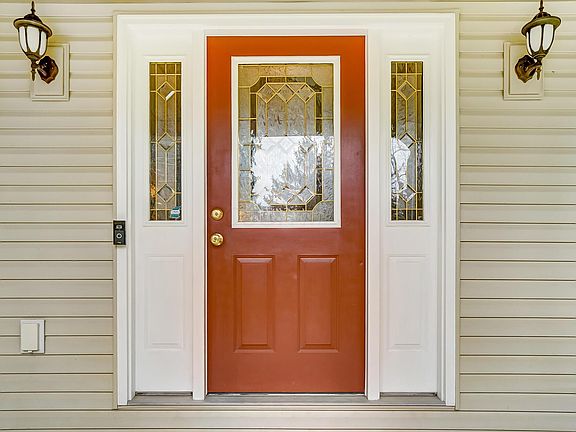 4th image of 82 E Cuyuga Dr