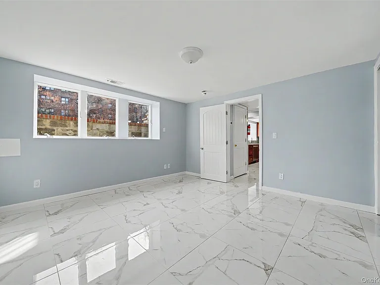 635 E Lincoln Ave — Photo 5
