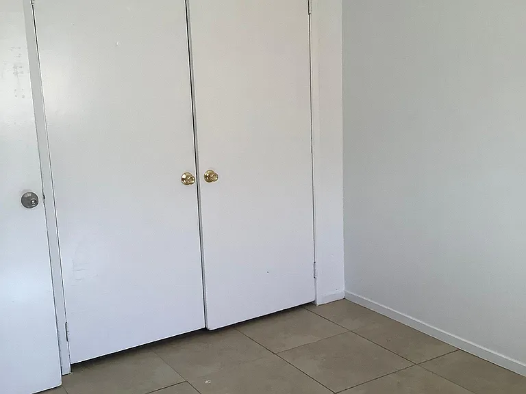 1014 S Trinity St — Photo 15