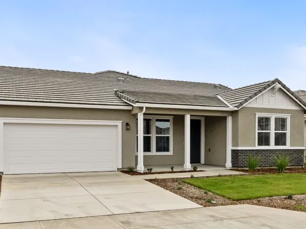 2975 Muirfield Ave, Tulare, CA 93724