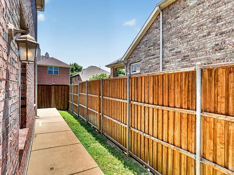 11945 Henderson Dr — Photo 34