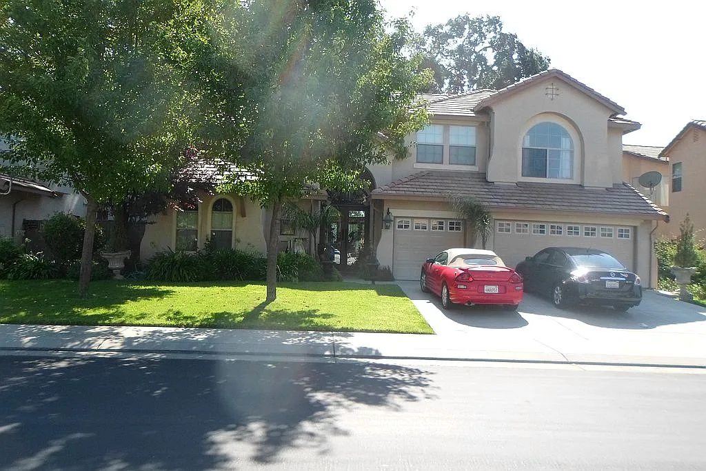 335 Woodhaven Pl photo 1