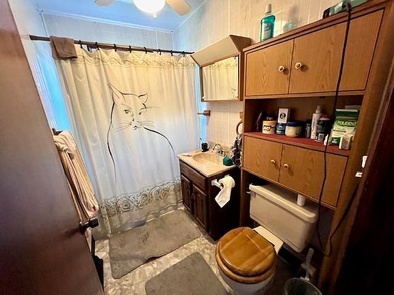 4th image of 2419 Leah Ct