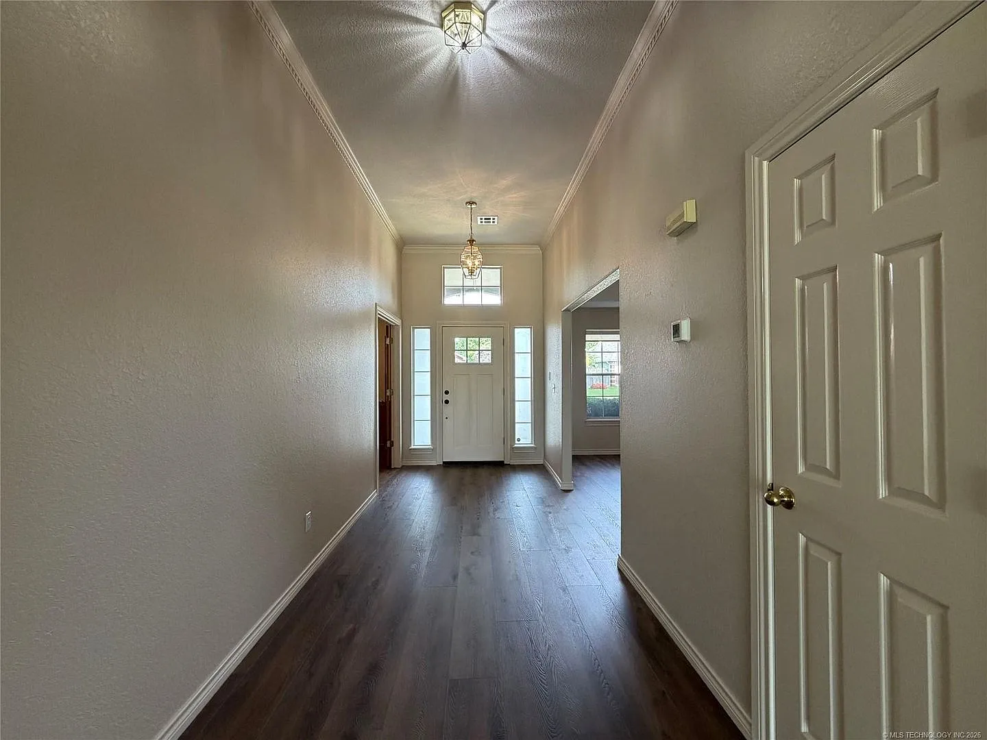 Freshly Updated Rental in Jenks! — Photo 4