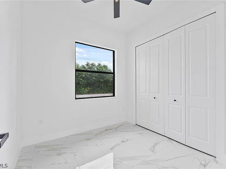 548 Long Island St E — Photo 18
