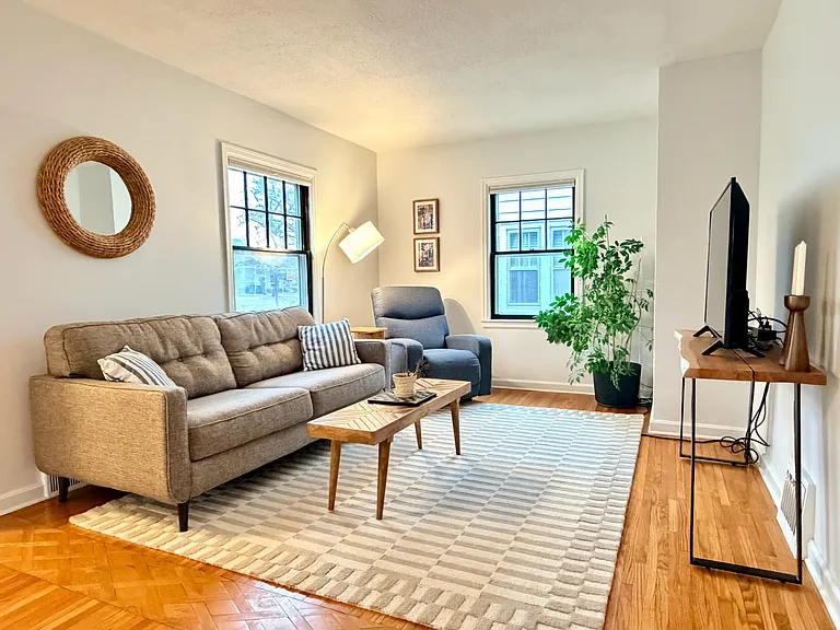 130 S Riverside Dr — Photo 22