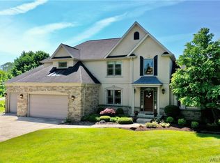 10 Alexia Ct, Williamsville, NY 14221