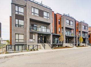 14 Lytham Green Cir #12, Newmarket, ON L3Y 0H3