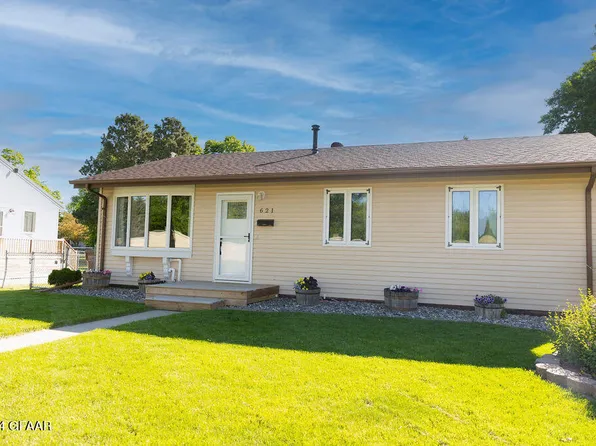 621 5th Ave SE, East Grand Forks, MN 56721