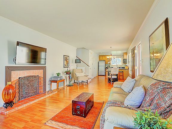 5th image of 43 Fairlawn Ave