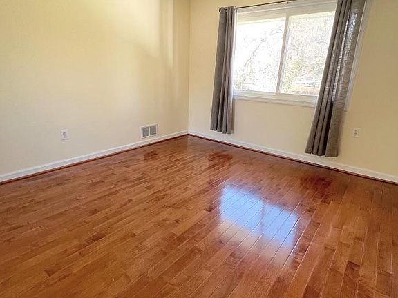 5th image of 2146 N Thomas St