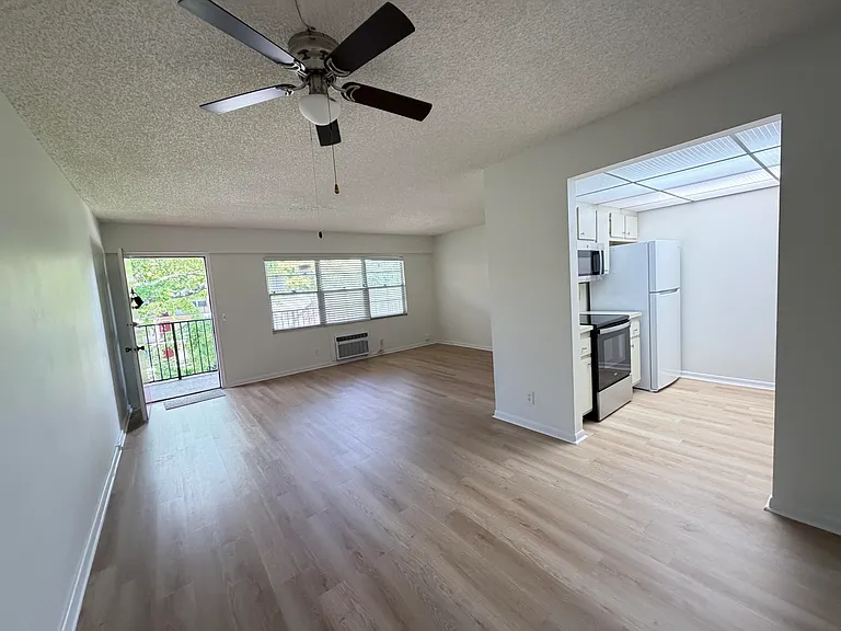 100 SW 132nd Way #303K — Photo 5