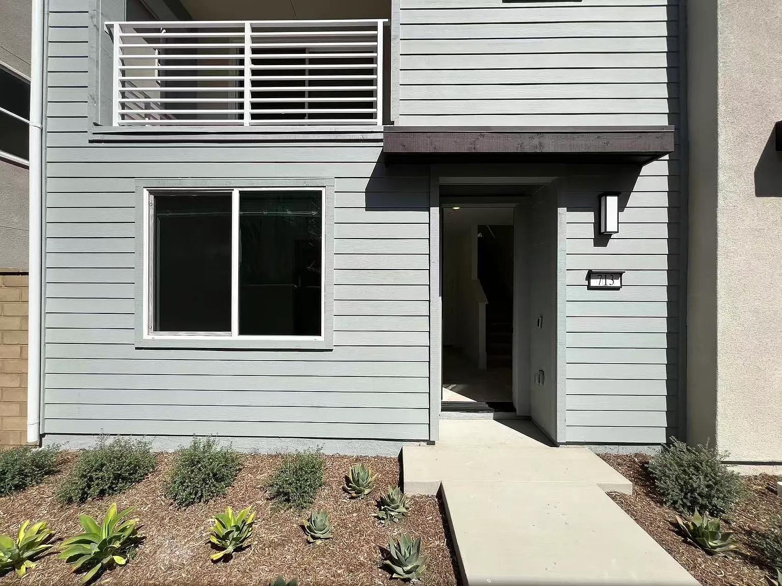 3 bed, 3.5 bath, 1825 sqft, $5,500 — Photo 1