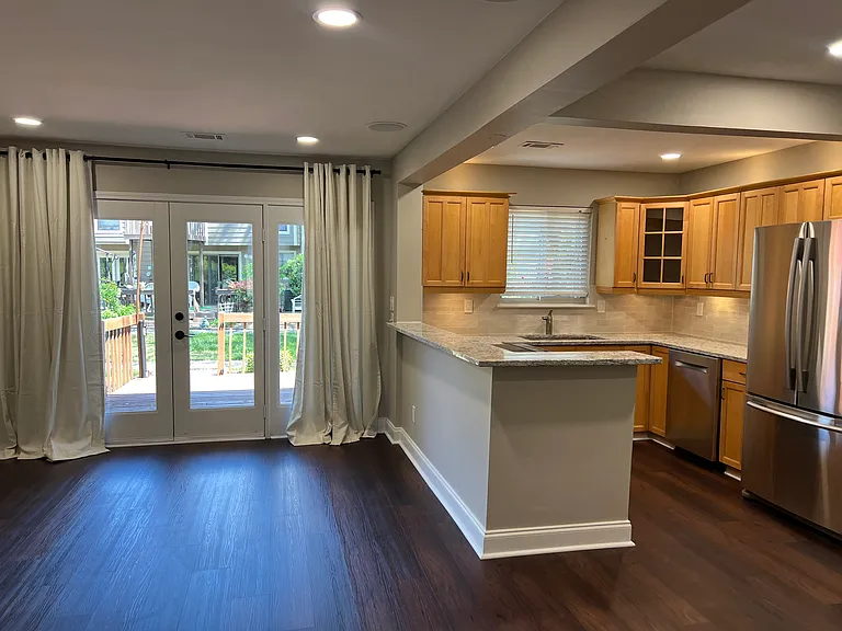 1135 Riverbend Club Dr SE — Photo 4