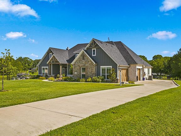 3rd image of 215 Tonkawa Trl