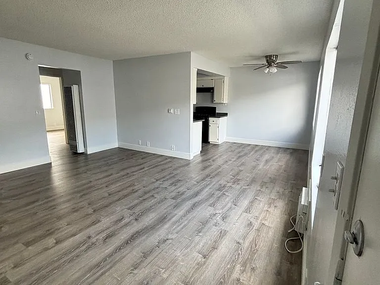 2649 Marengo St — Photo 30
