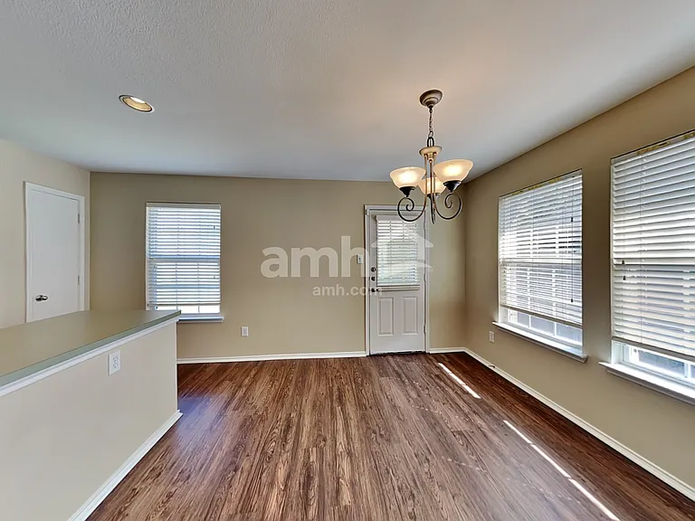 2124 Van Zandt Dr — Photo 4