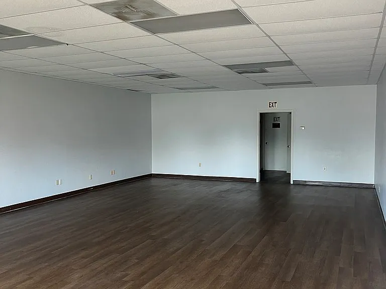 502 E Ave E — Photo 2