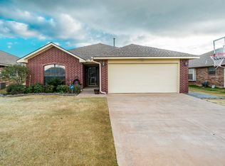 308 SW 40th St, Moore, OK 73160