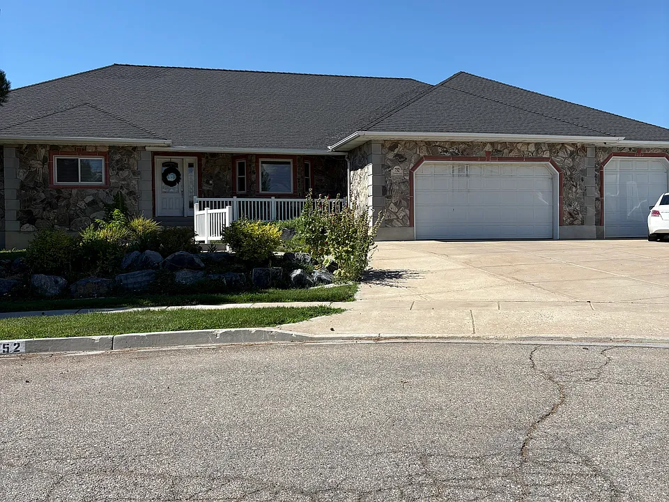752 Christopher Cir