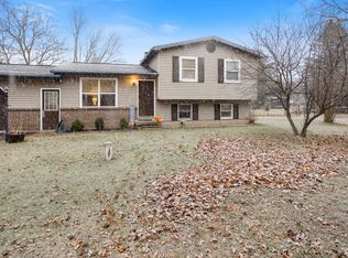 5452 Columbia Ct, Lapeer, MI 48446