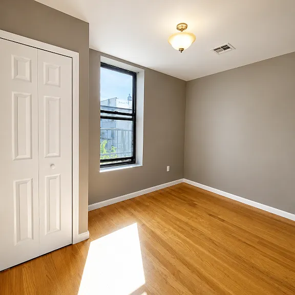 53 Furman Ave #3R — Photo 7