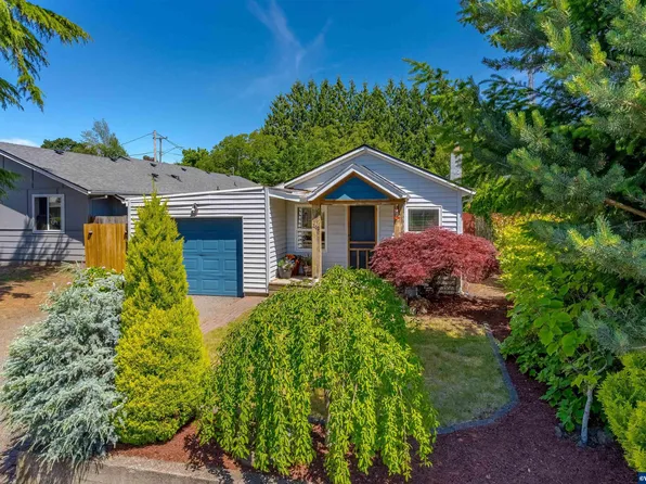 262 SW Walnut Ave, Dallas, OR 97338