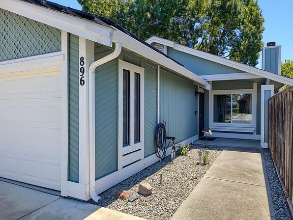 4th image of 896 Meadowhawk Drive