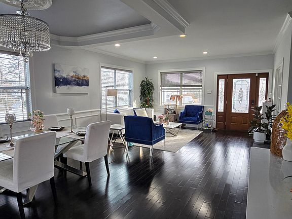 Open Floor Layout - Dining Area