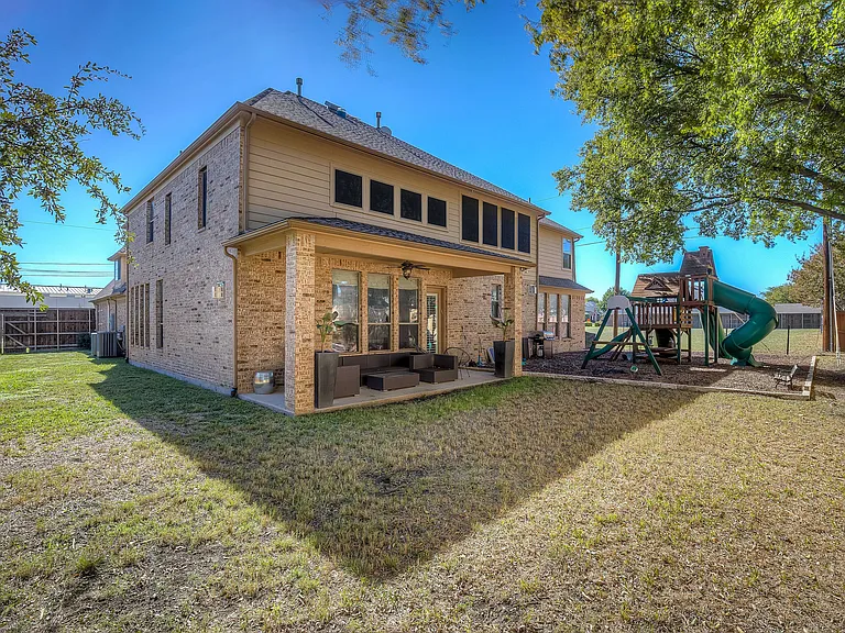 6815 Sawmill Rd — Photo 23