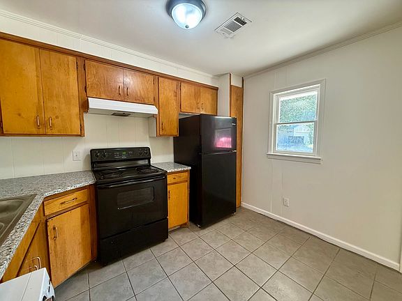 5th image of 300 Olive St APT C
