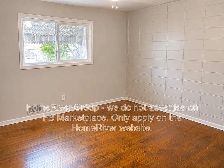1415 N Main St — Photo 8