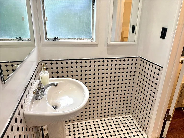 5425 Halbrent Ave — Photo 10