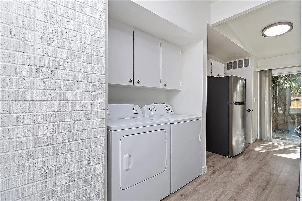 Aspen Apartments — Photo 2