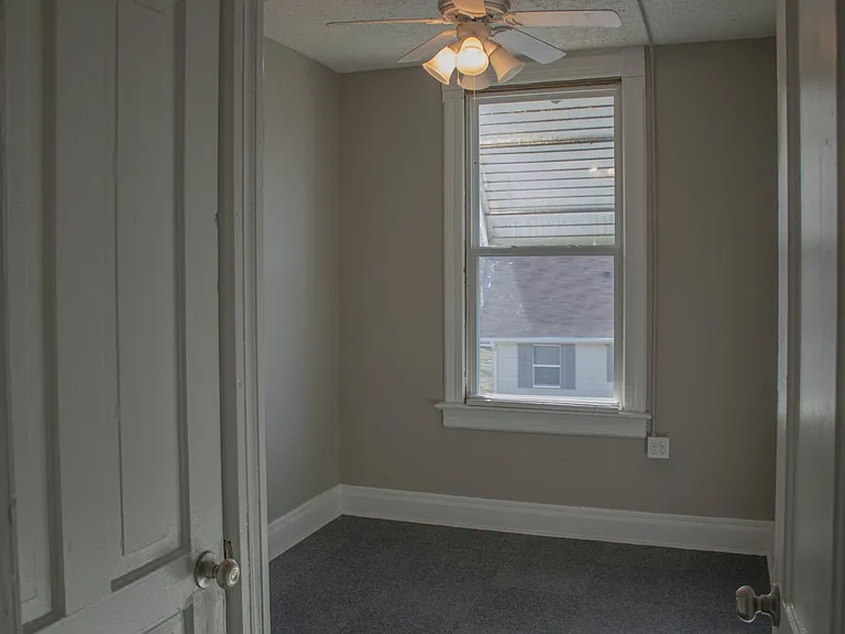 1618 Martha St — Photo 6
