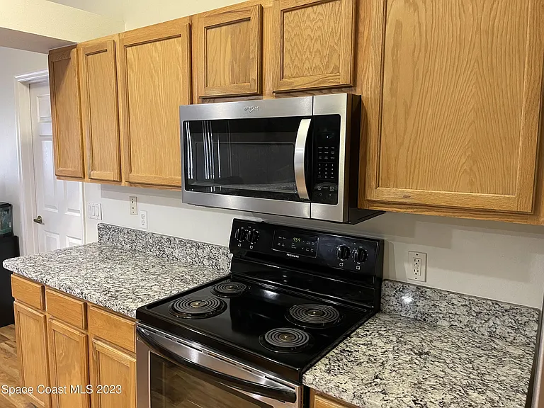 1738 Loquat Ct NW — Photo 5
