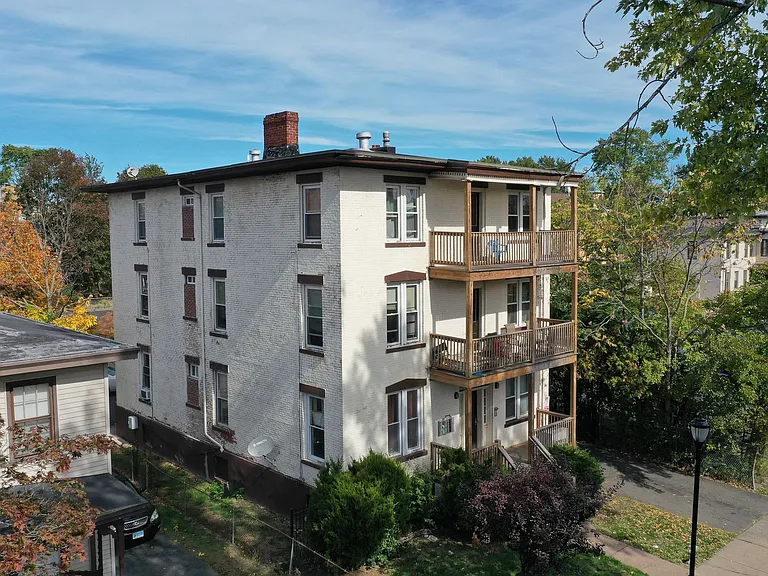 24-26 Alden St — Photo 1