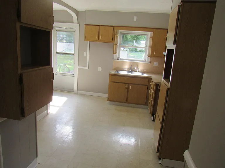 2360 Edwin Ave — Photo 8