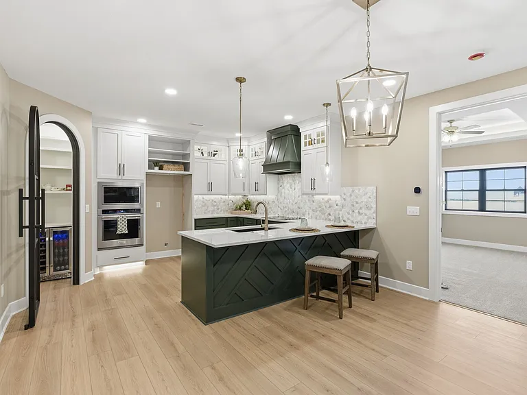 2134 E Beaumont St — Photo 14