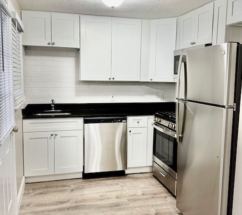 2nd image of 102 Shawomet Ave #117-02