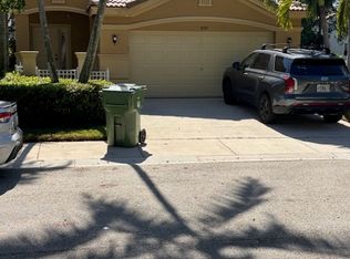 890 Golden Cane Dr, Fort Lauderdale, FL 33327