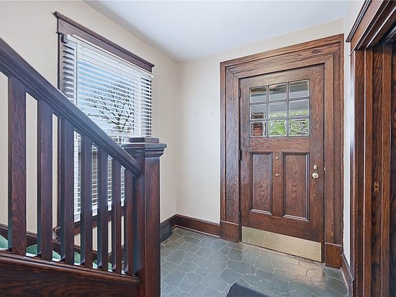 4th image of 896 Alcoma St