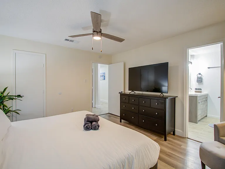 16906 Barcelona Dr — Photo 8