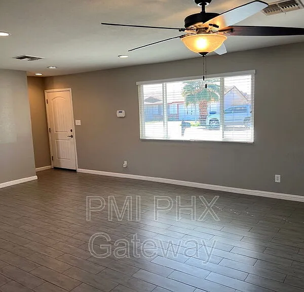 1336 W 12th St — Photo 3