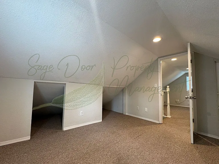 1109 NW B St — Photo 15
