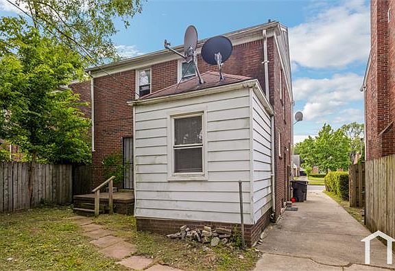 3rd image of 7370 W Outer Dr