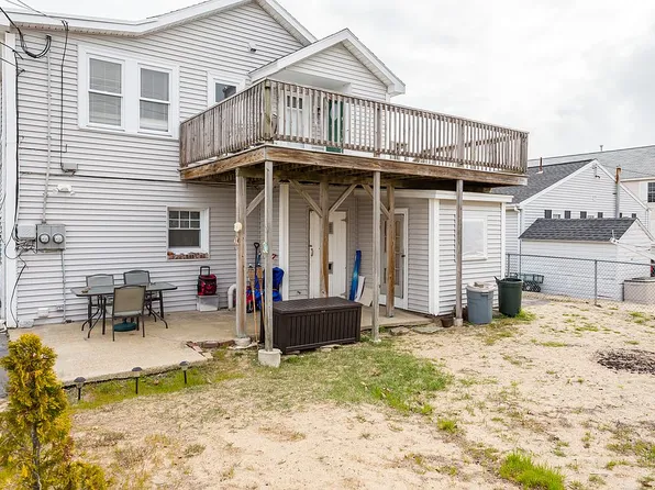 93 Concord St, Seabrook, NH 03874