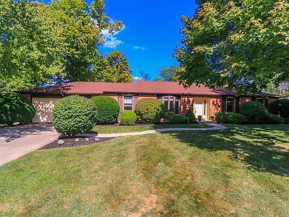 2nd image of 7588 Lake Meadow Ct