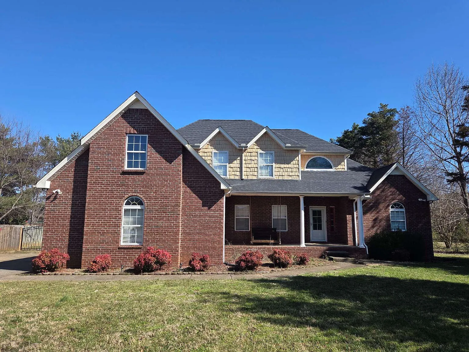 4 bed, 2.5 bath, 2970 sqft, $2,899 — Photo 1